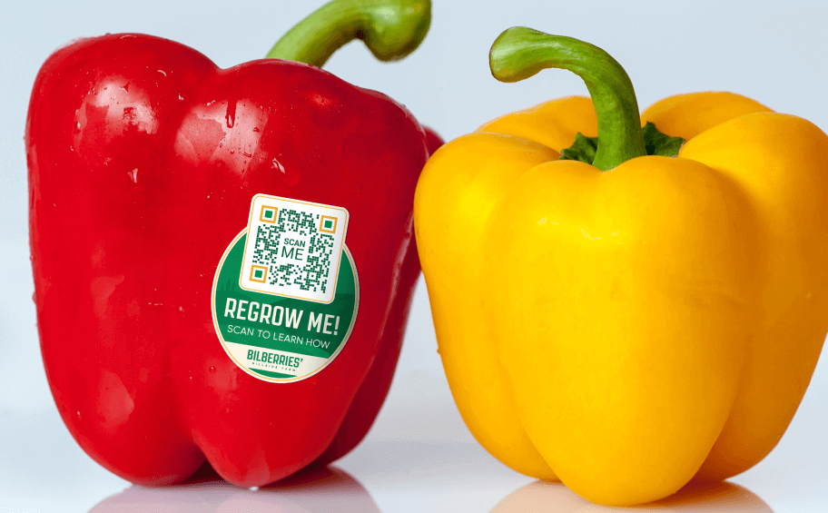 Red and yellow bell peppers with a 2D Barcode label stuck on one of them.
